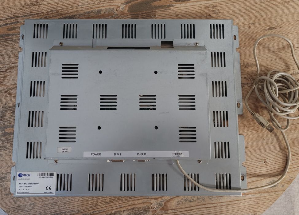 Monitoare profesionale 19”cu touch screen 3M