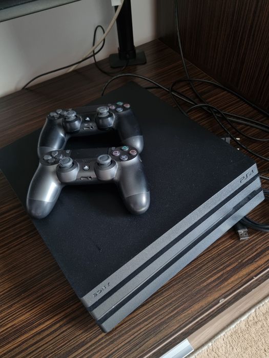 Ps4 Pro + jocuri DVD