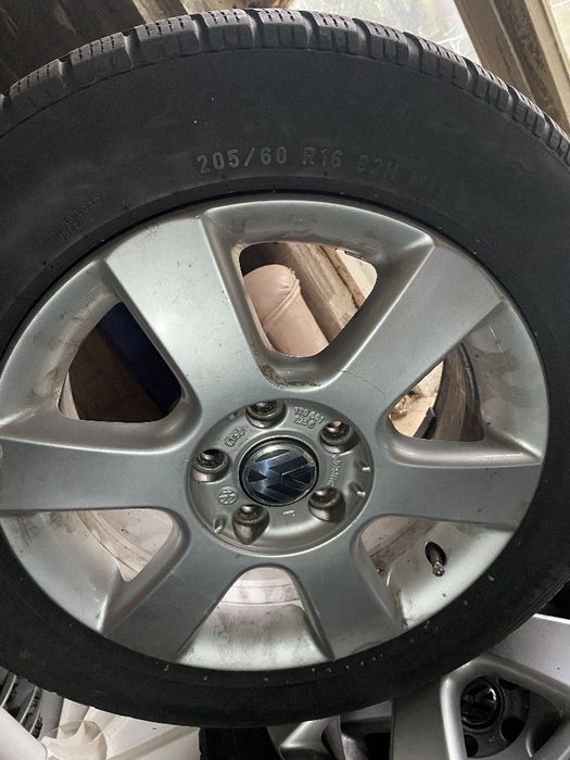 Ксесезонни гуми с джанти 5.112-16-16 м+с