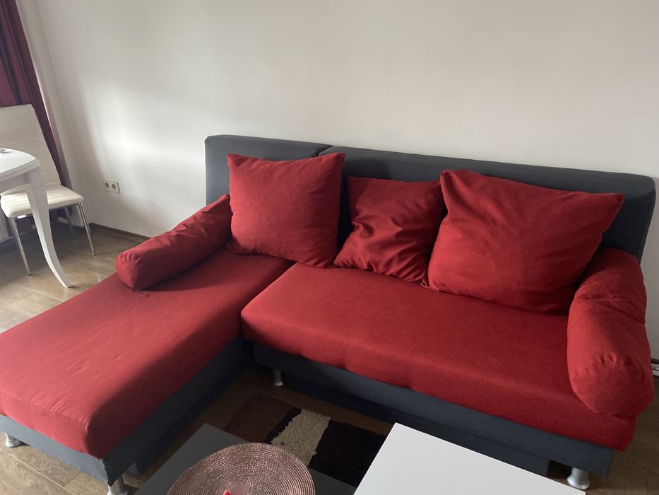 Червено-сив ъглов диван