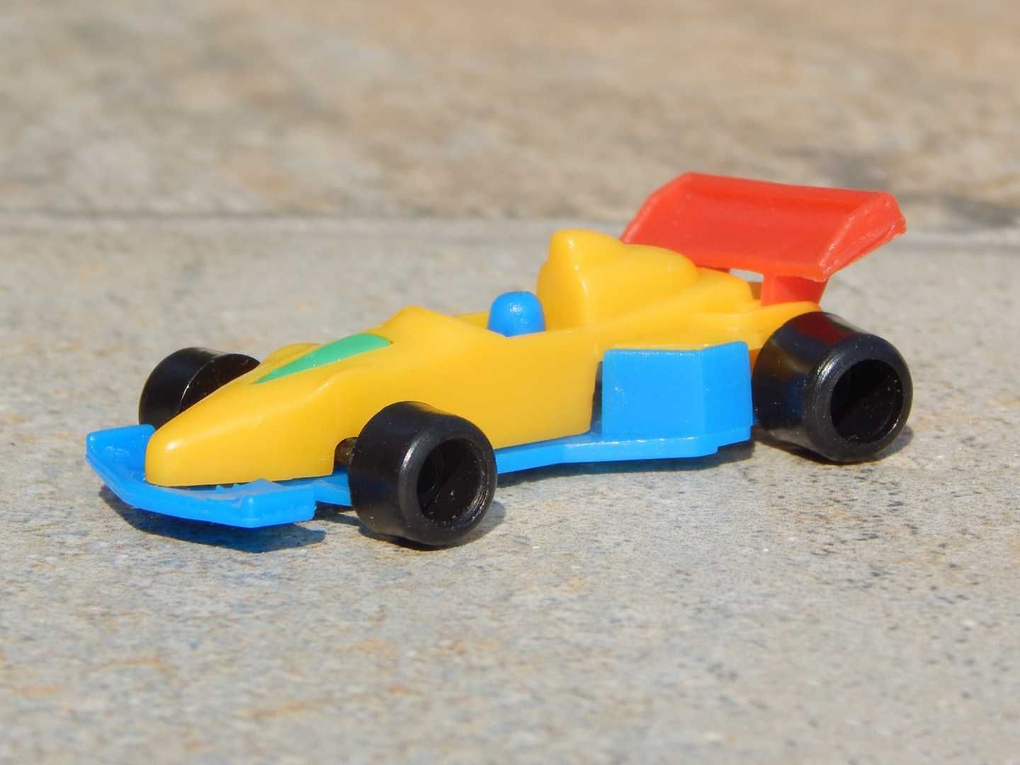 Macheta masina curse Formula 1 scara 1:64 plastic