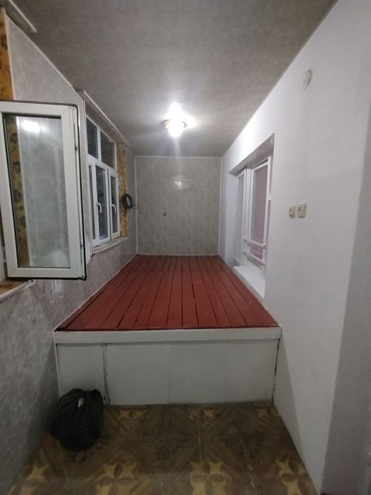 Зангиота туманида 3 хонали квартира ижарага берилади. Арзон. Срочно.