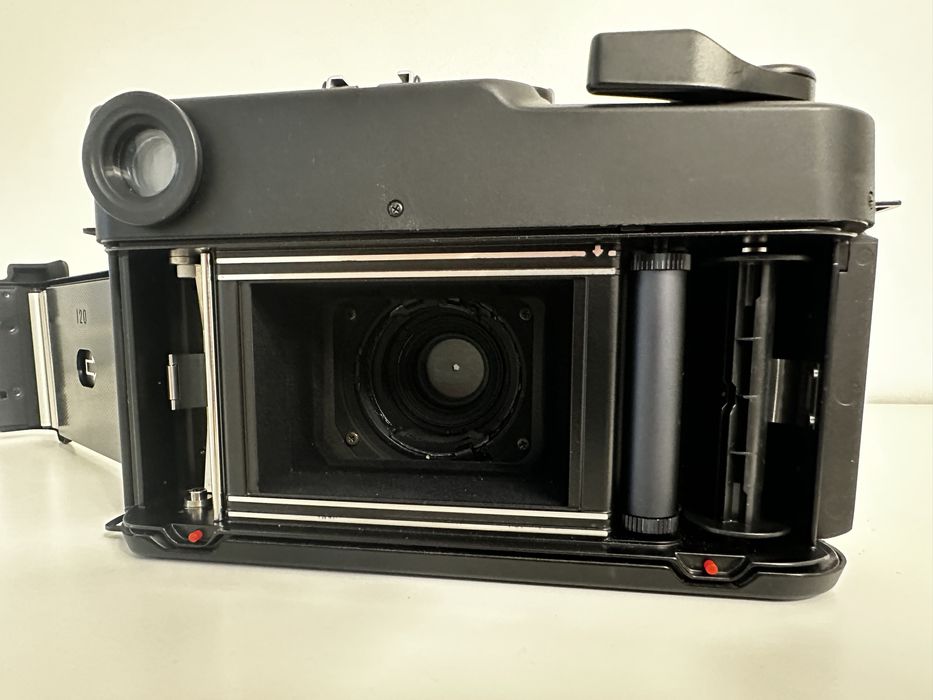 Aparat foto format mediu pe film Fuji GW690III