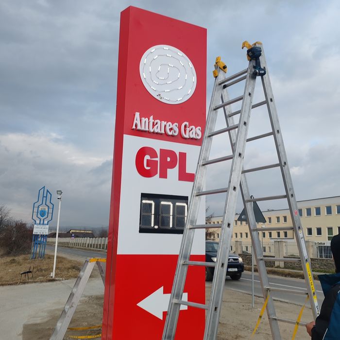 Reclame luminoase ,Litere volumetrice