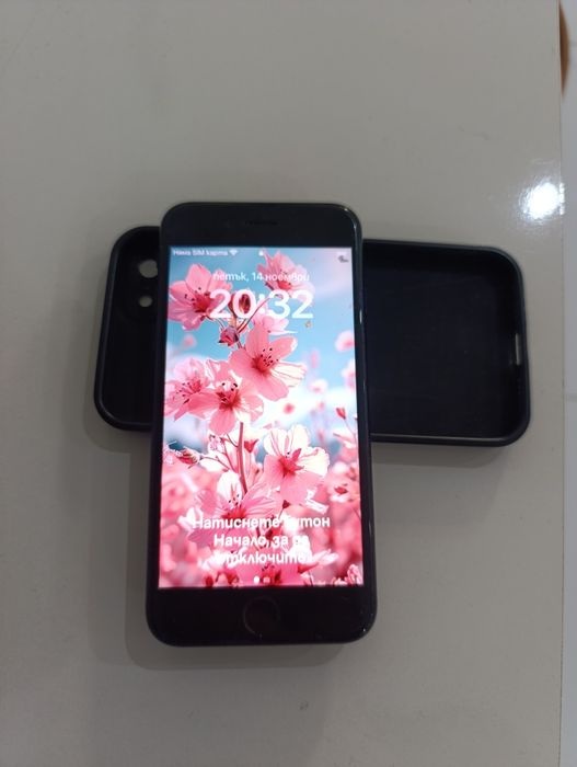 iPhone SE 2020, 64GB
Телефонът е в отлично състояние – работи безупр
