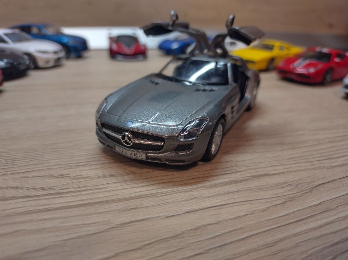 Bmw / Ferrari / Mercedes / метални колички