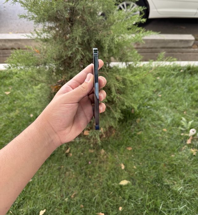 Iphone 12 Pro Xolat yaxsh Ekran radnoy yomkst 74 hama joyi ishlidi