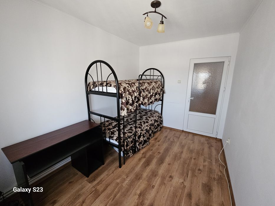 Închiriez apartament 3 camere cu Centrală Pe Gaz proprie