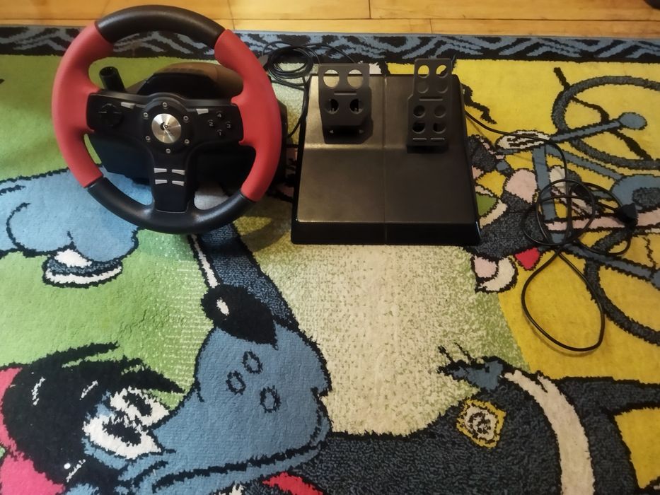 Руль с педалями.