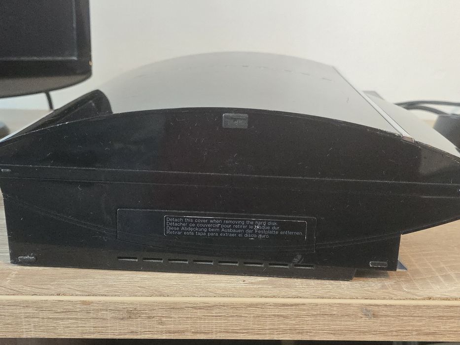 PS3 backwards compatible ps2/ps1 modat 2 manete