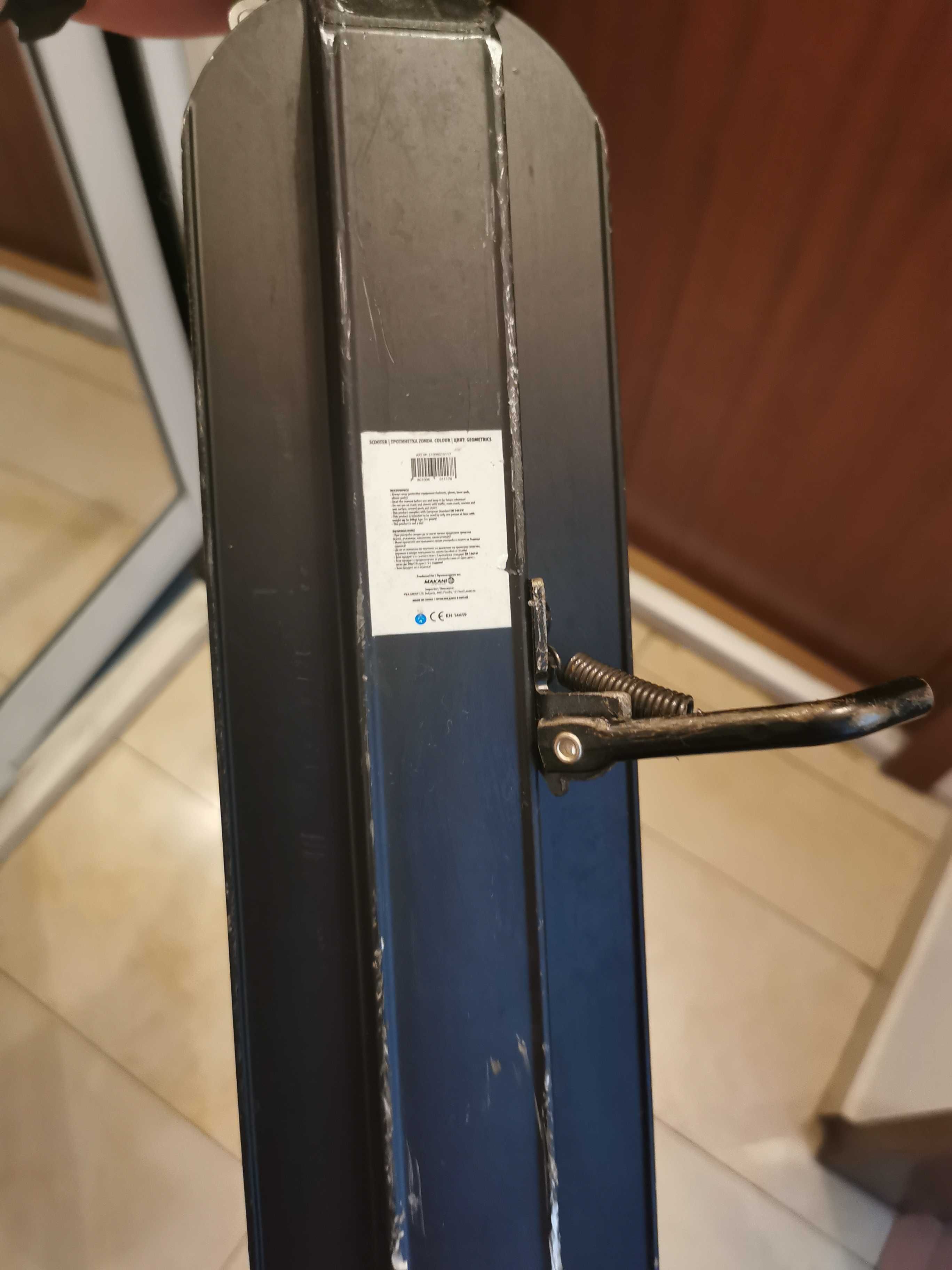 Продавам детска тротинетка MAKANI