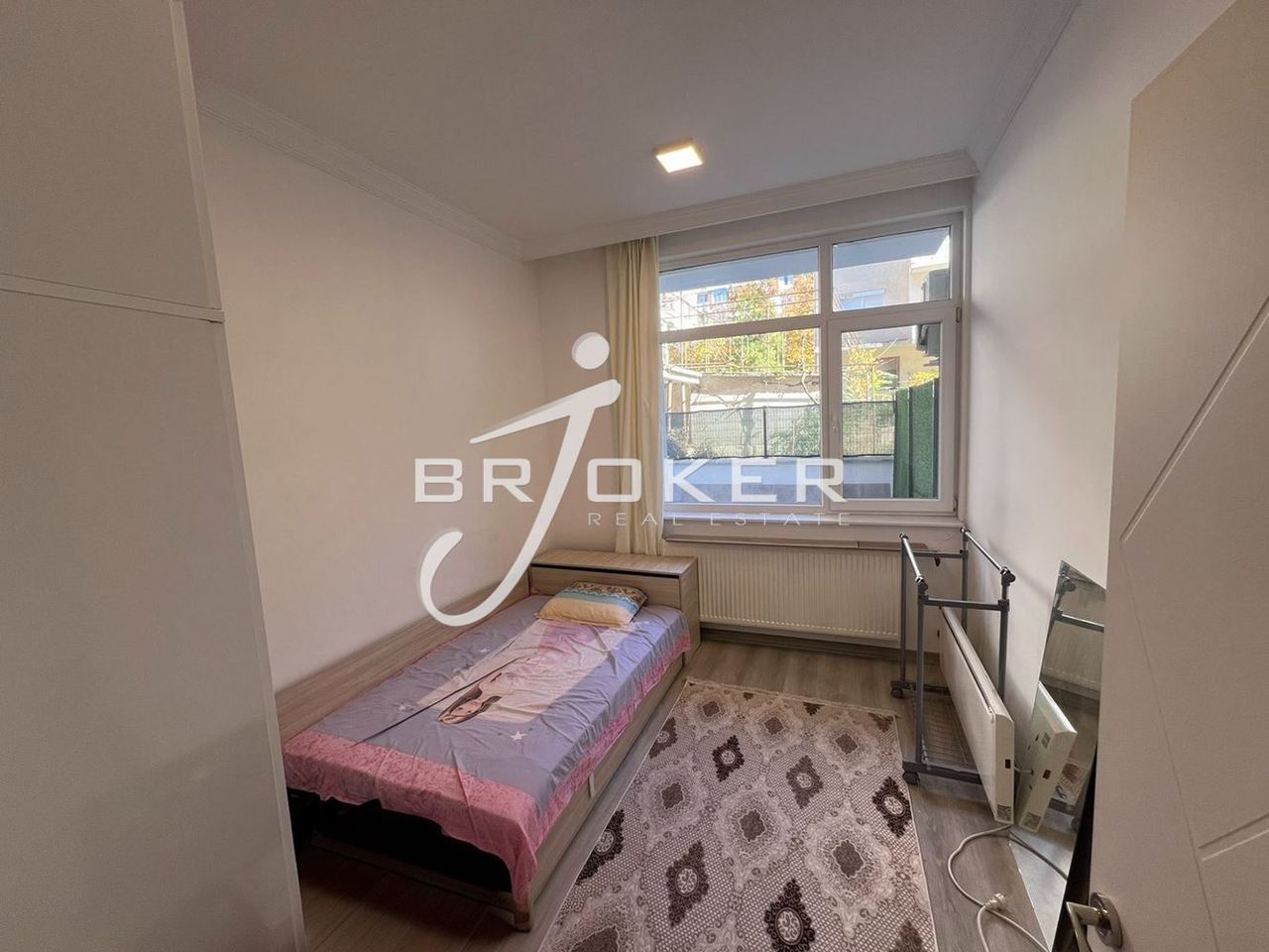 Продава се Двустаен апартамент в Кърджали, Център - 68 кв.м за 1471 €/кв.м - Снимка #2