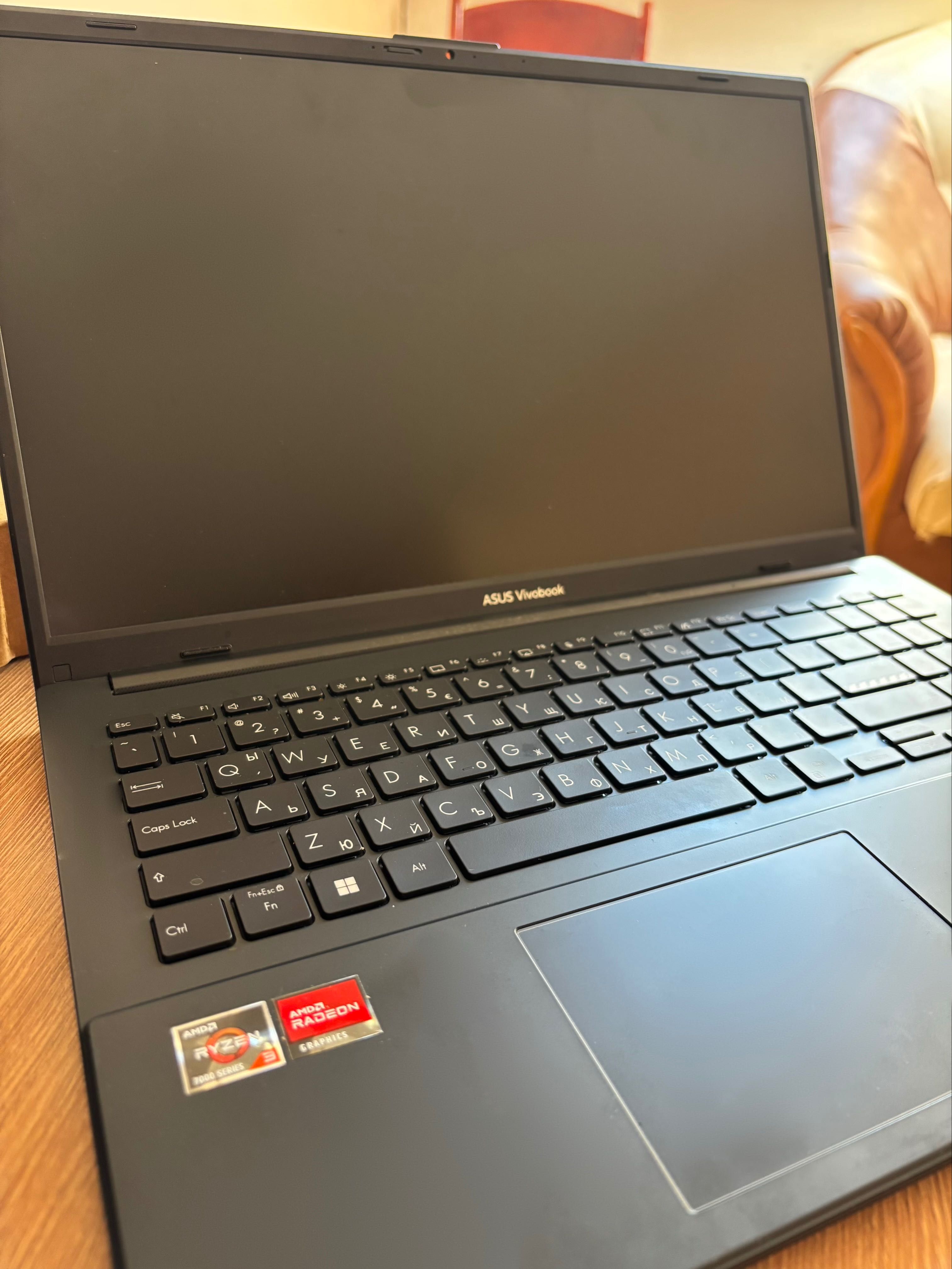 Продавам ASUS Vivobook