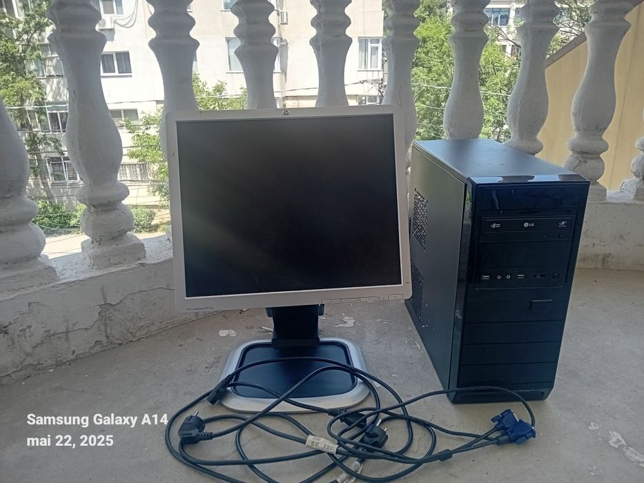 Monitor eLg și calculatorul