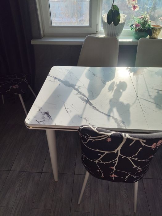 Продается обеденный стол с 6 стульями