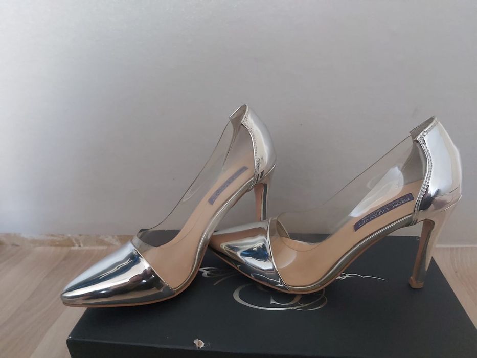Серебристые туфли