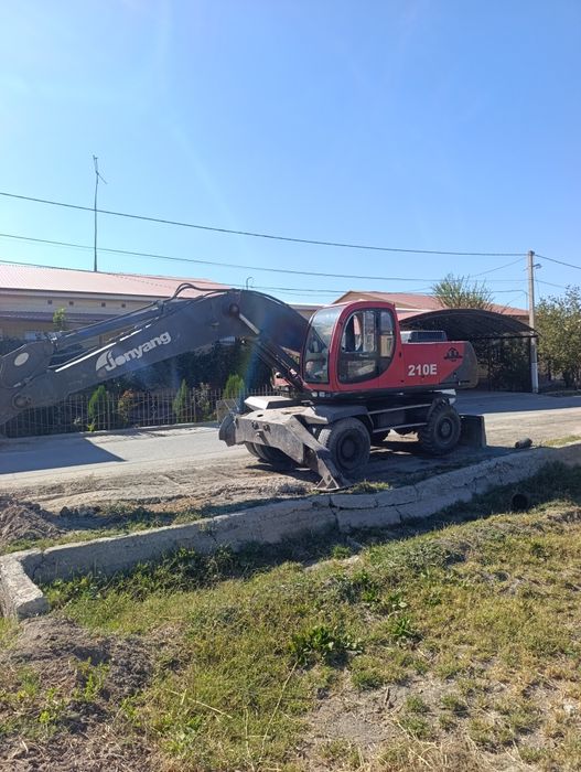 Jongyang 210 Ekskavator  Sotiladi