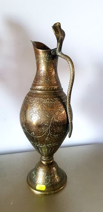 Carafa/ustensile semineu vechi din bronz și alamă