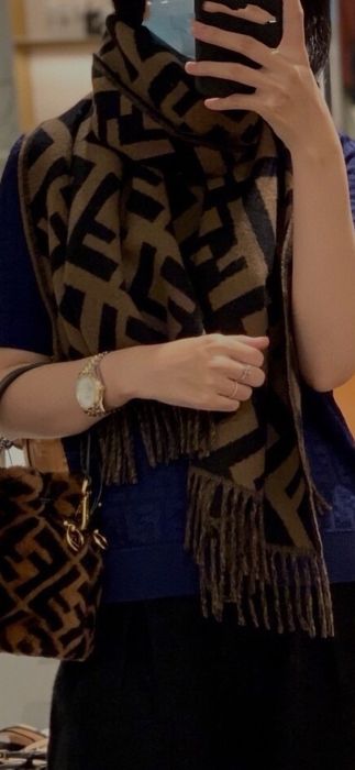 Fular Fendi, model 2026, 2 modele