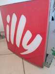 Reclama luminoasa illy