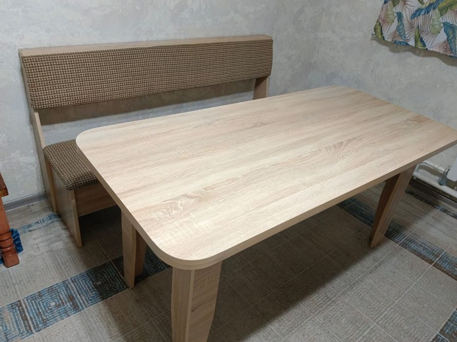 Продам стол с диванчиком