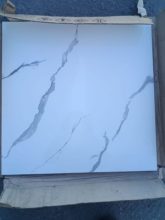 Продам кафель в наличии.