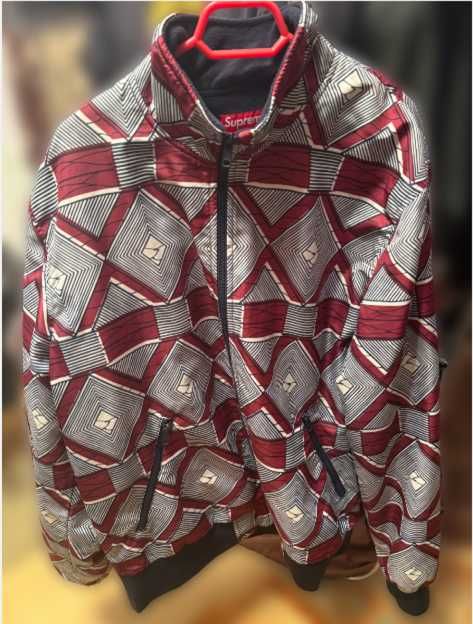 Jachetă Supreme Model Unic – Mărimea L, Design Modern, Stare Excelentă