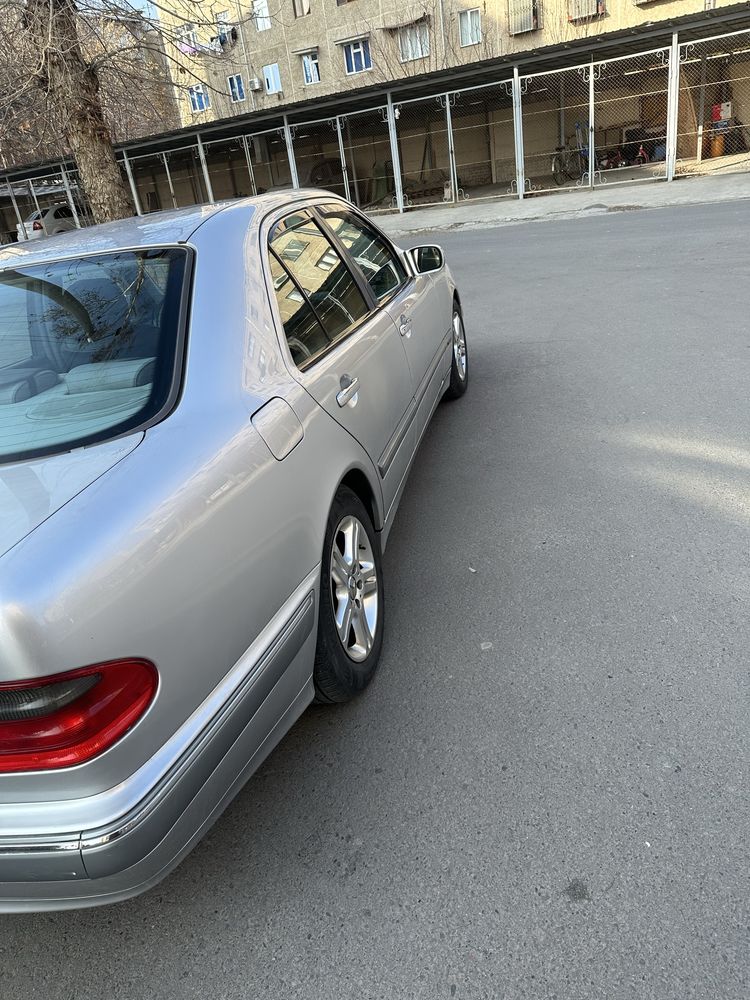 Mercedes benz e200 w210