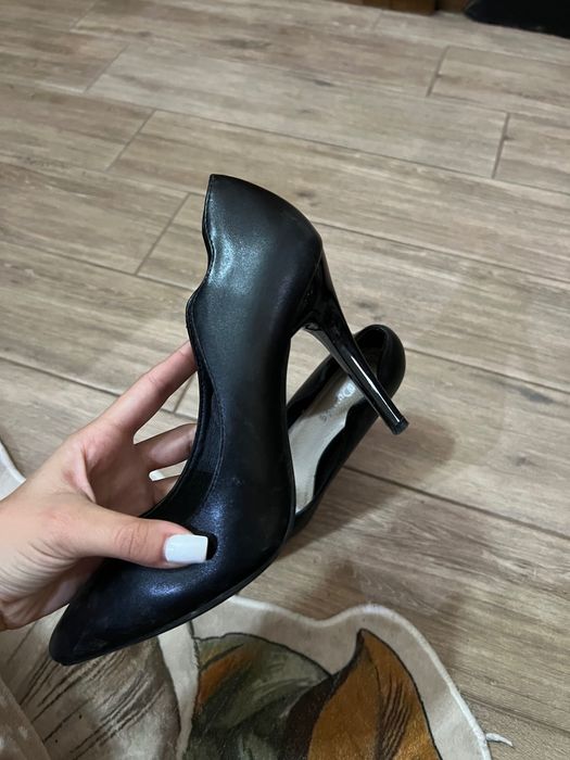 Черни токчета официални