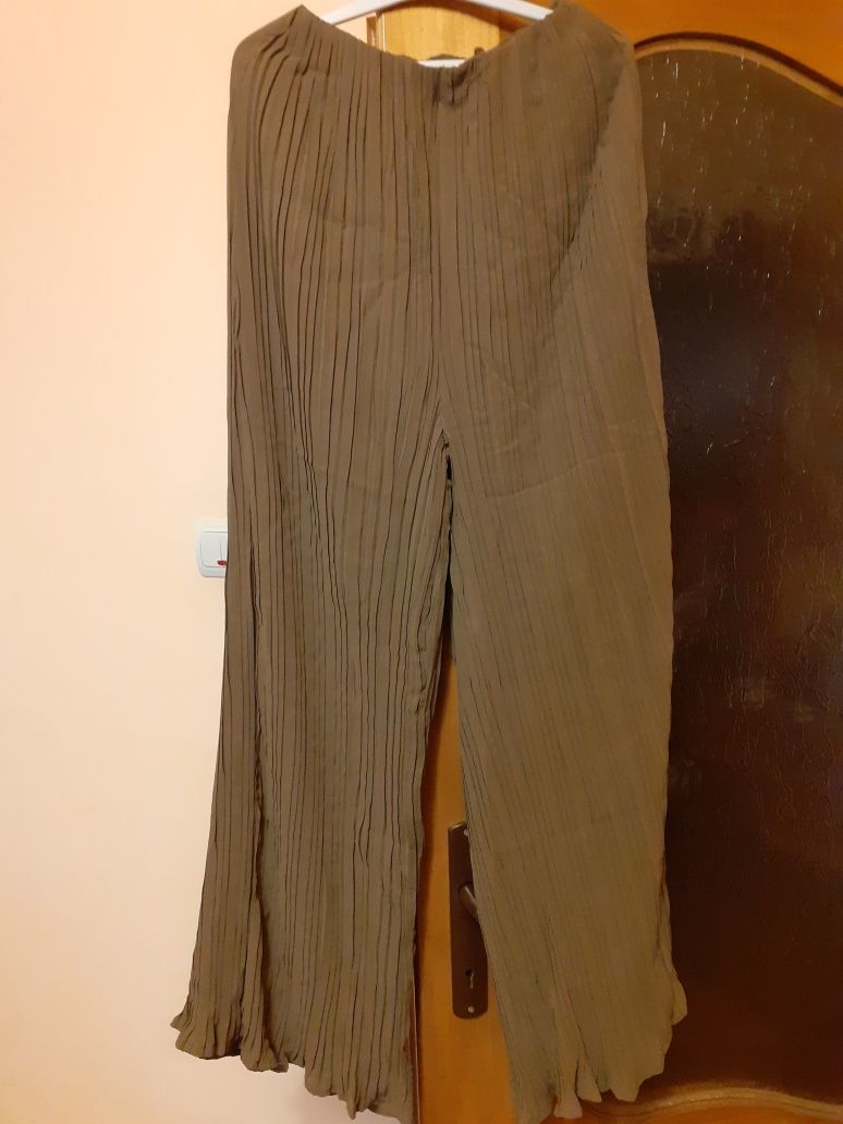 Pantaloni plisati River Island marime 36