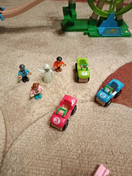 Лунапарк с дървени релси