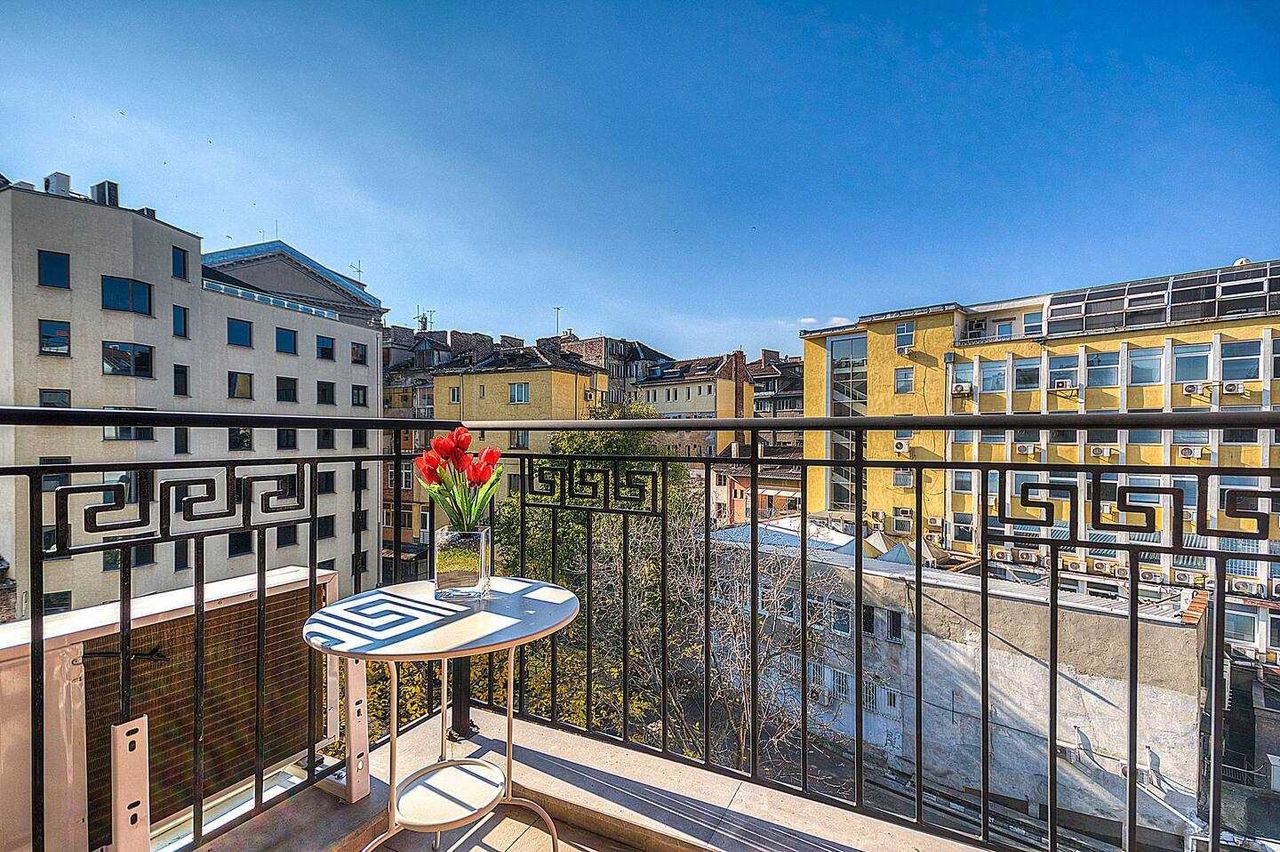 Дава се под наем Тристаен апартамент в София, Център - 120 кв.м за 950 € - Снимка #6