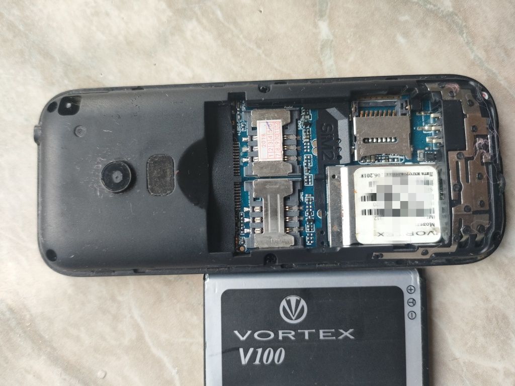 Продам телефон Vortex
