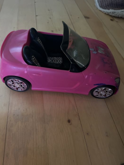 Къща за кукли и кола