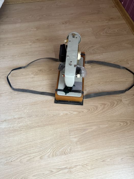 Продаём швейную машину б/у в чехле.