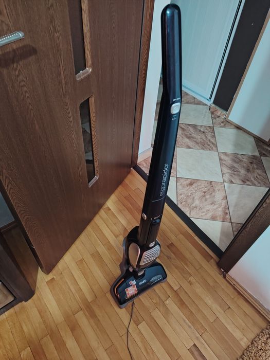 Aspirator vertical AEG