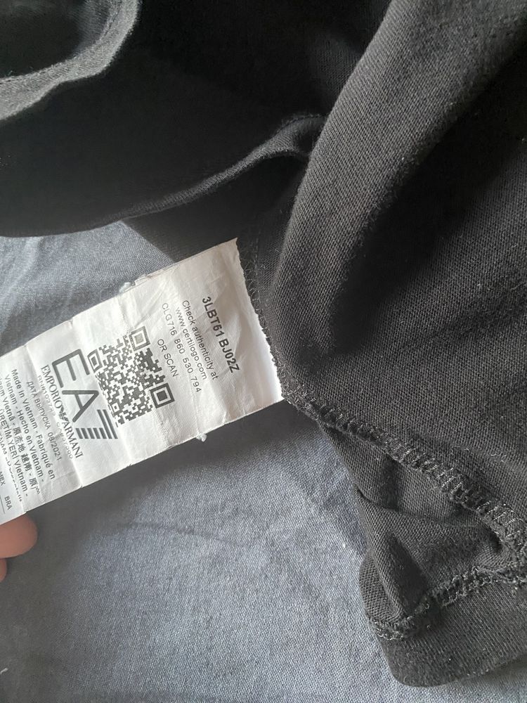 vând tricou Armani 200