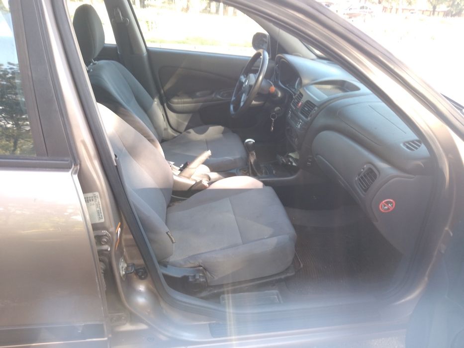 Vând Nissan Almera an 2006