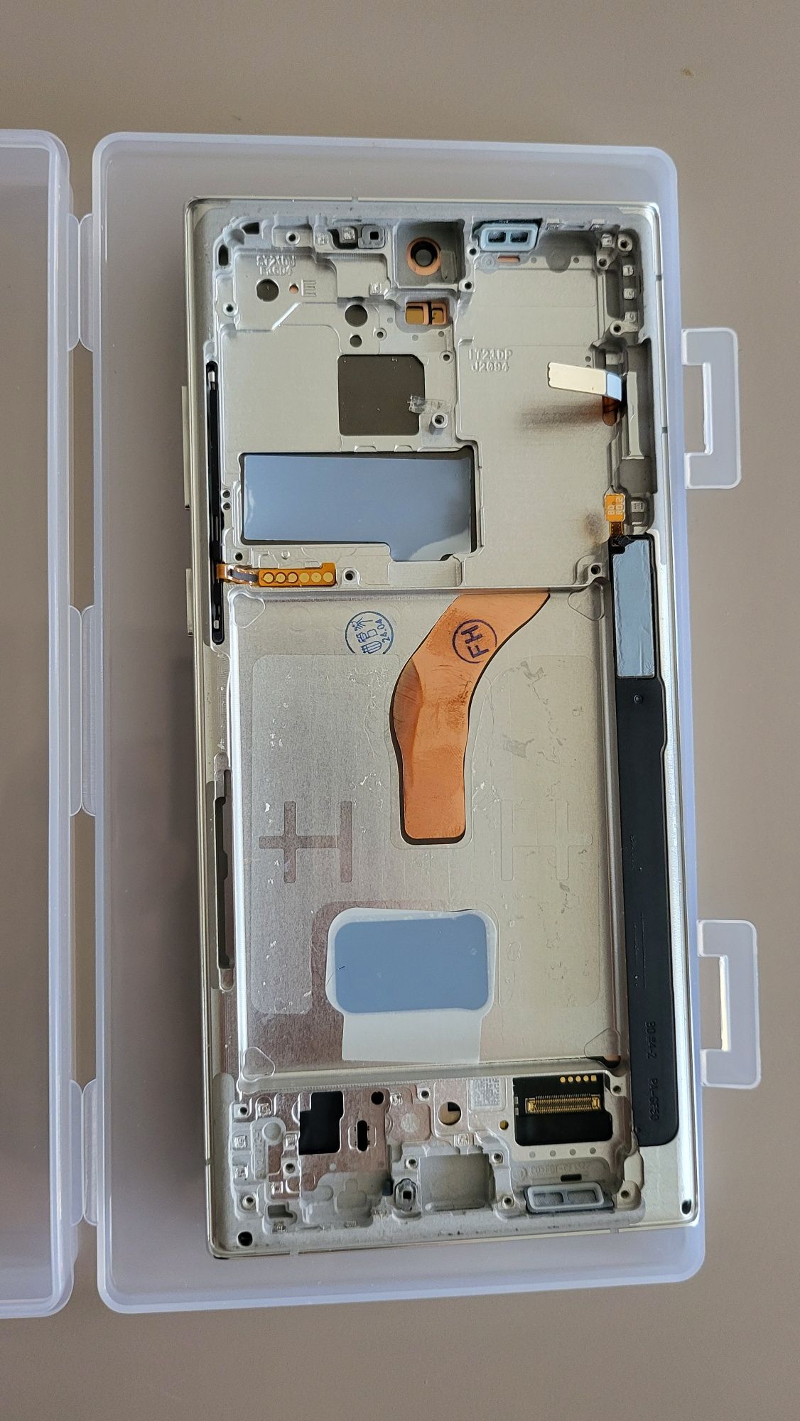 Продавам неоригинален дисплей за Samsung S22 Ultra