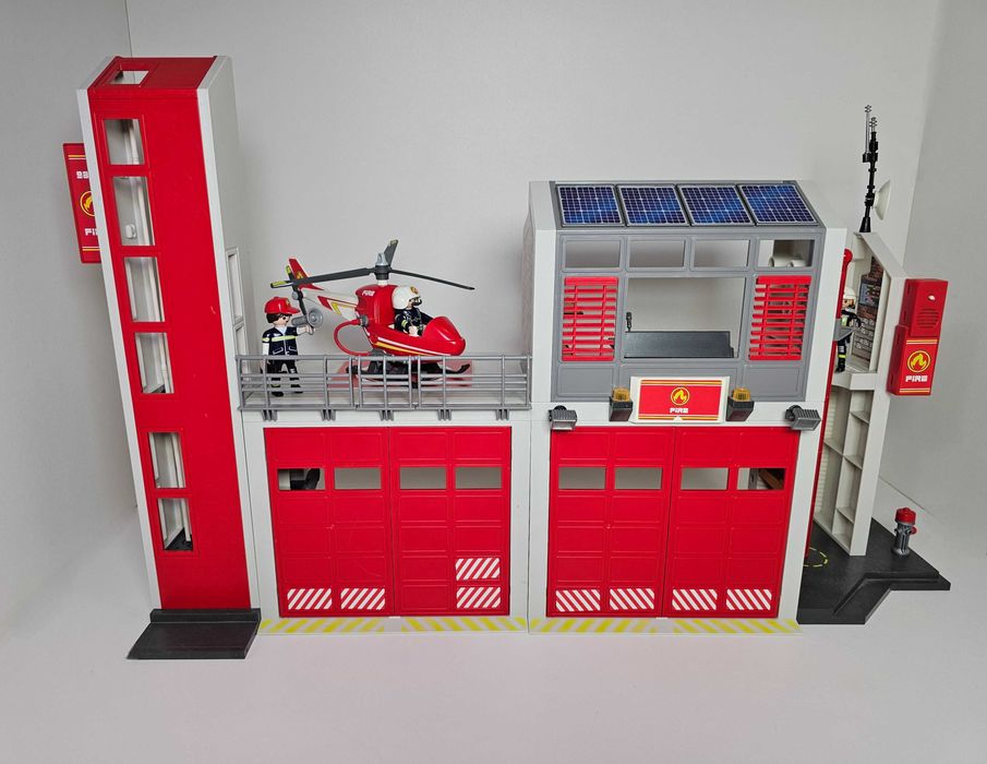 Playmobil  - Пожарна станция с хеликоптер и пожарна кола