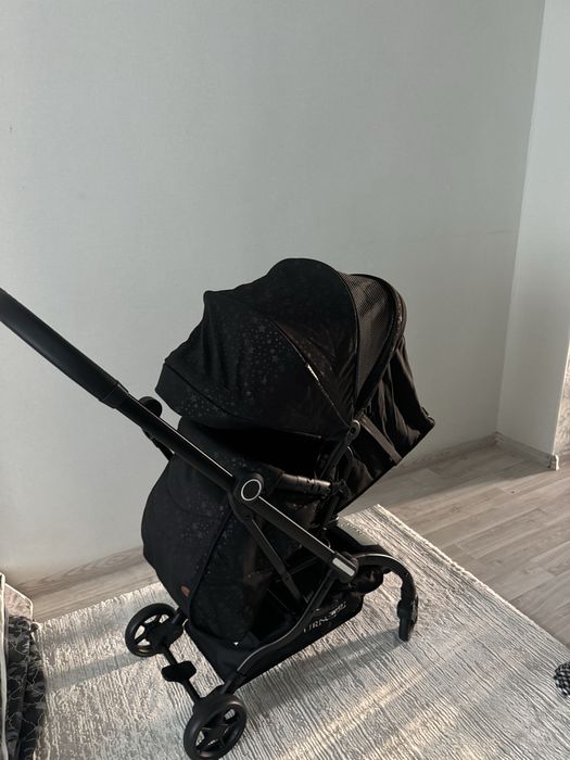 Прогулочная коляска новый