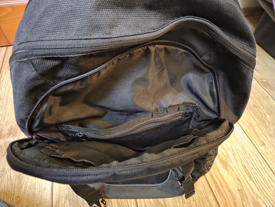 Ghiozdan Adidas ca nou