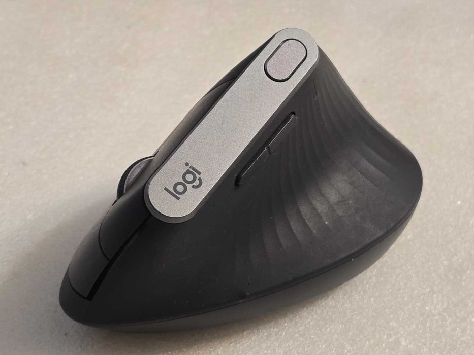 Mouse bluetooth Logitech MX Vertical, Gri, 4000 DPI USB-C