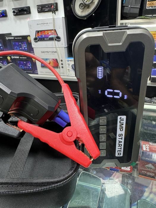Повербанк бустер jump starter пуско-зарядное устройство  powerbank