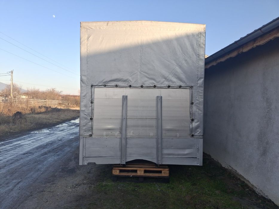 Алуминиева каросерия с горна щора