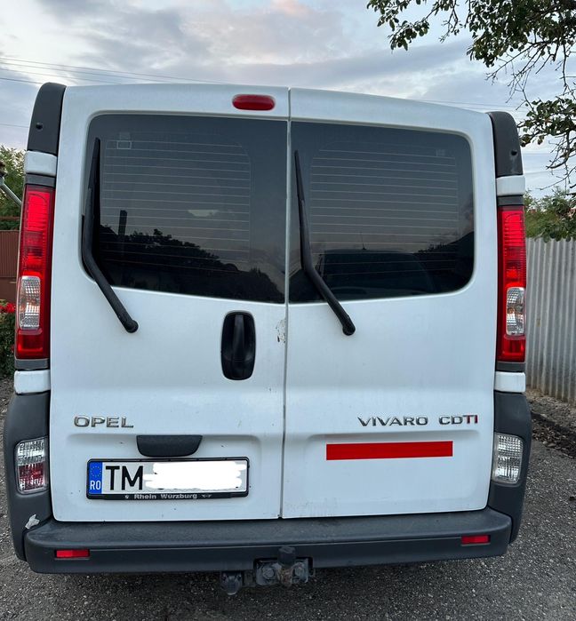 Opel Vivaro modelul lung
