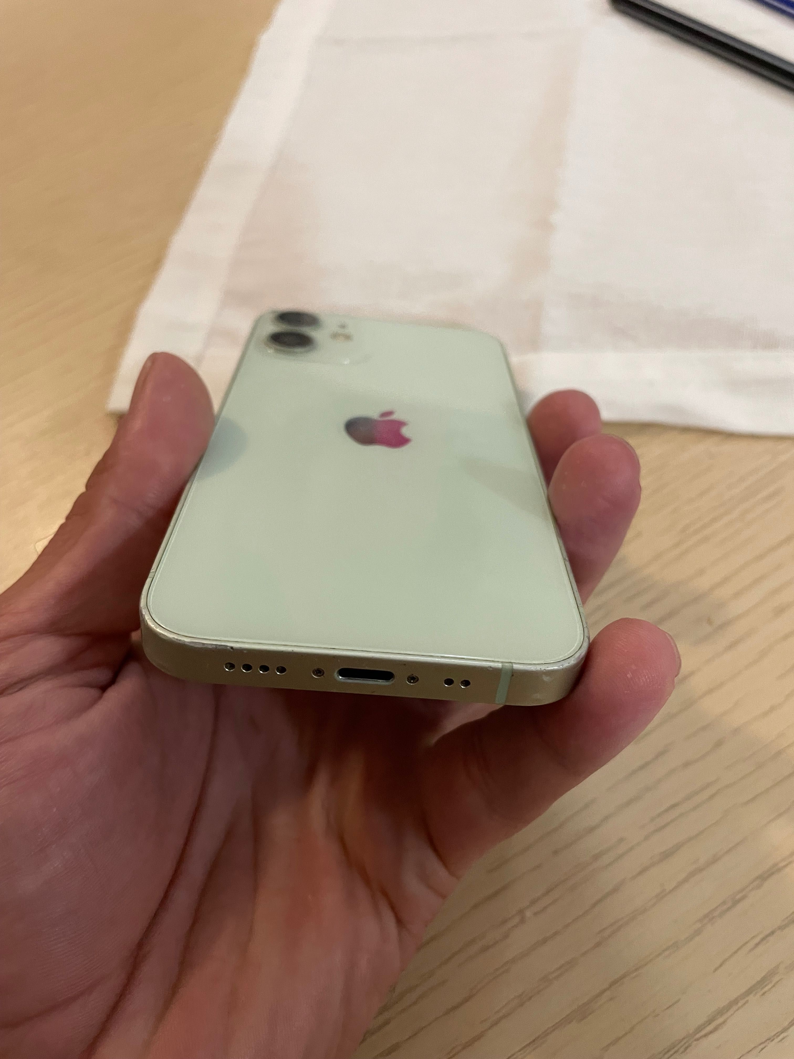 продавам iphone 12mini