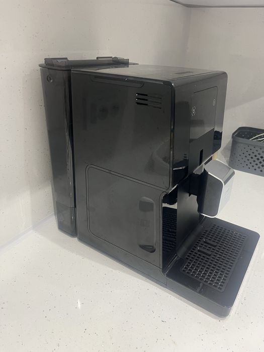 Cafetiera care macina