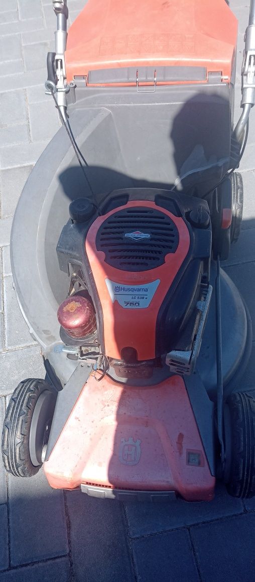 Mașina gazon Husqvarna