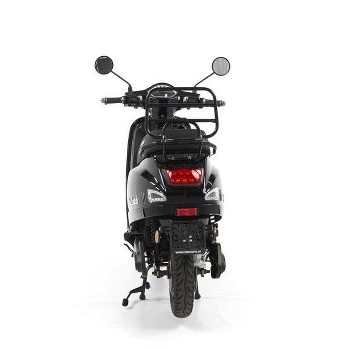 De inchiriat scuter cu si fara permis servicii de calitate garantate